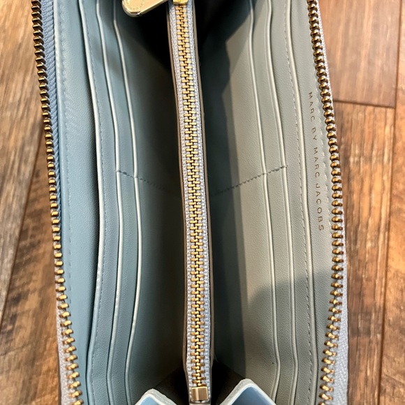 MARC JACOBS Leather Zip Around Clutch Wallet - Picture 7 of 9